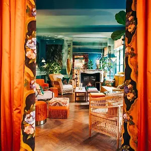 Flora Hotel